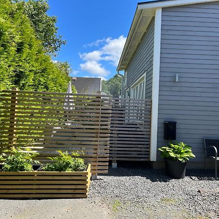 Tiny Grey House With Loft, 15 Min From City Center Gotemburgo Exterior foto