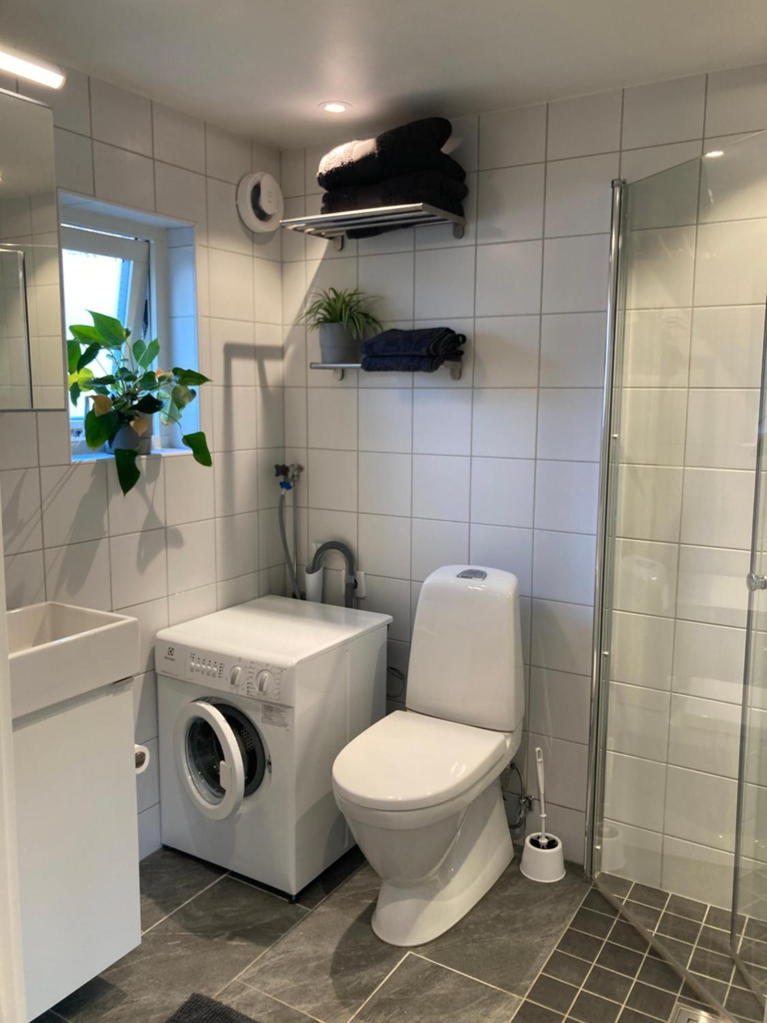 Tiny Grey House With Loft, 15 Min From City Center Gotemburgo Exterior foto